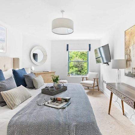 A7 Masts - Striking Beach Bolthole Apartment With Beautiful Sea Views Private Balcony & Parking Torquay Kültér fotó