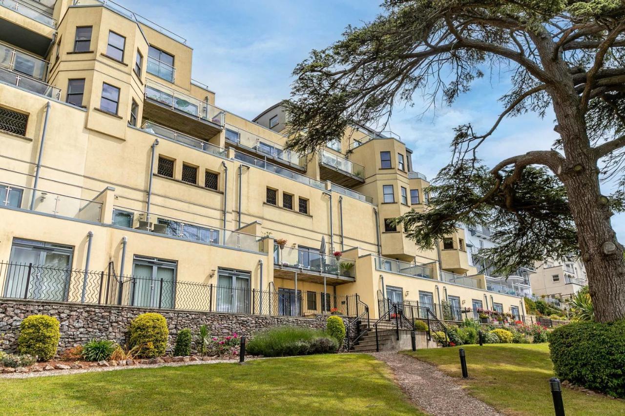 A7 Masts - Striking Beach Bolthole Apartment With Beautiful Sea Views Private Balcony & Parking Torquay Kültér fotó