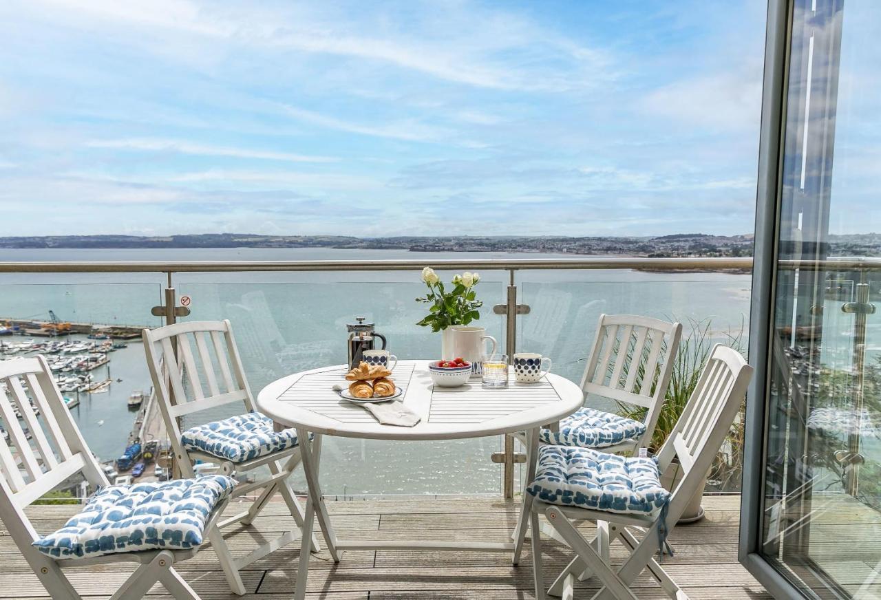 A7 Masts - Striking Beach Bolthole Apartment With Beautiful Sea Views Private Balcony & Parking Torquay Kültér fotó