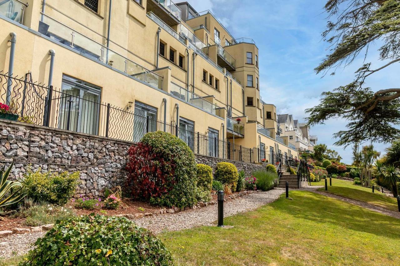 A7 Masts - Striking Beach Bolthole Apartment With Beautiful Sea Views Private Balcony & Parking Torquay Kültér fotó
