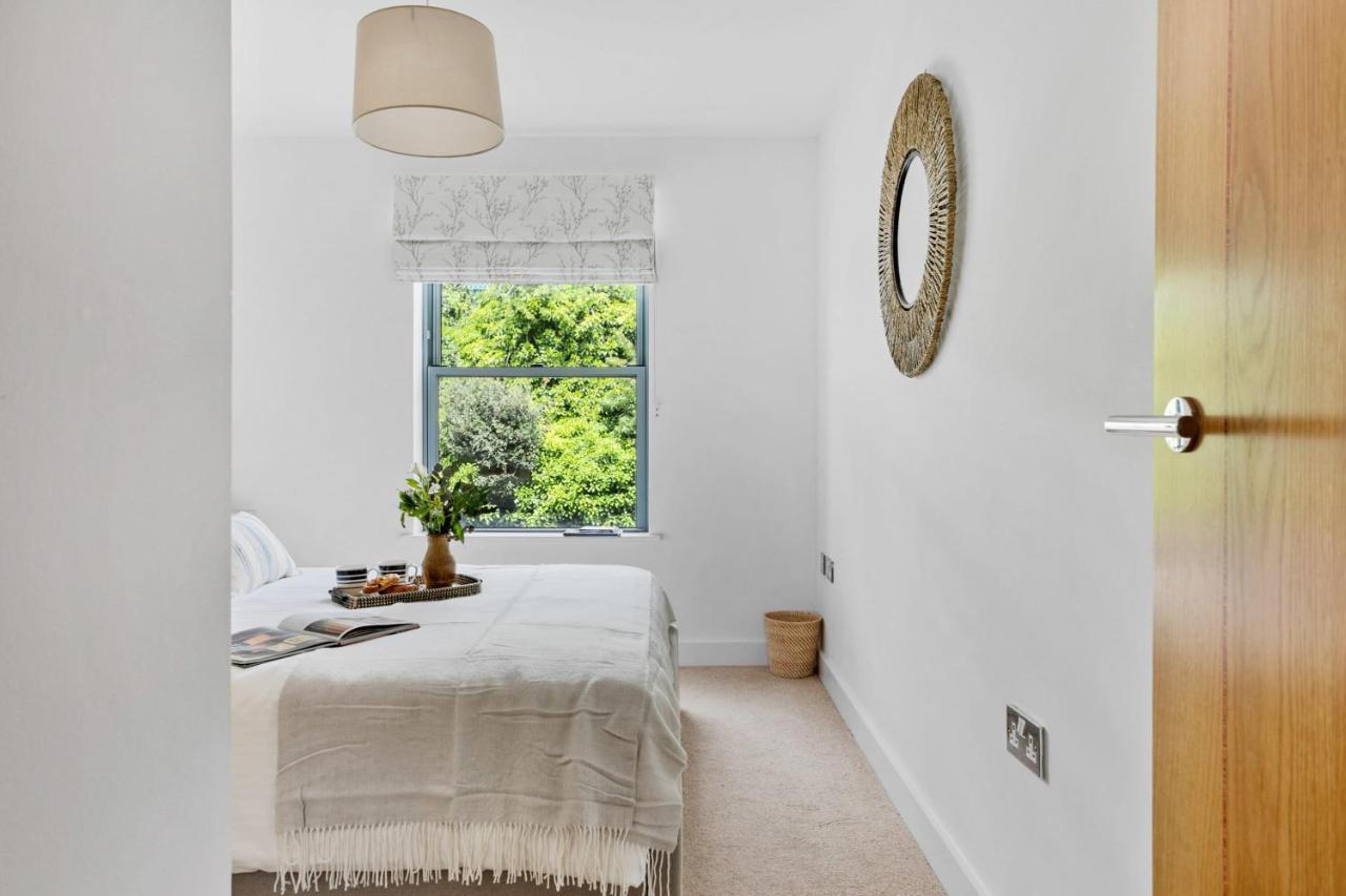 A7 Masts - Striking Beach Bolthole Apartment With Beautiful Sea Views Private Balcony & Parking Torquay Kültér fotó