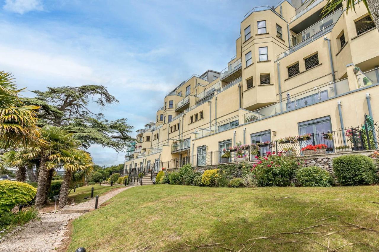 A7 Masts - Striking Beach Bolthole Apartment With Beautiful Sea Views Private Balcony & Parking Torquay Kültér fotó