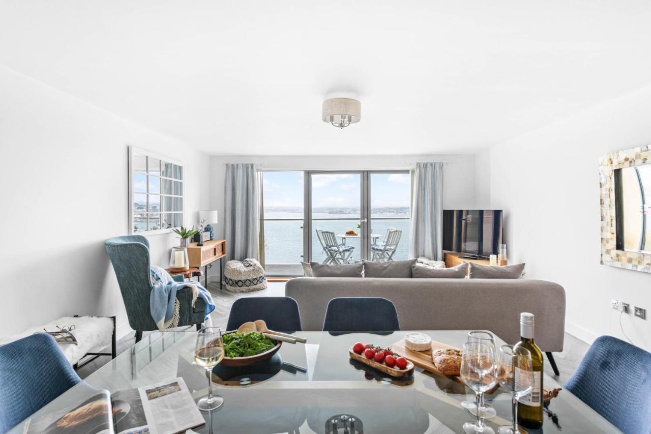 A7 Masts - Striking Beach Bolthole Apartment With Beautiful Sea Views Private Balcony & Parking Torquay Kültér fotó
