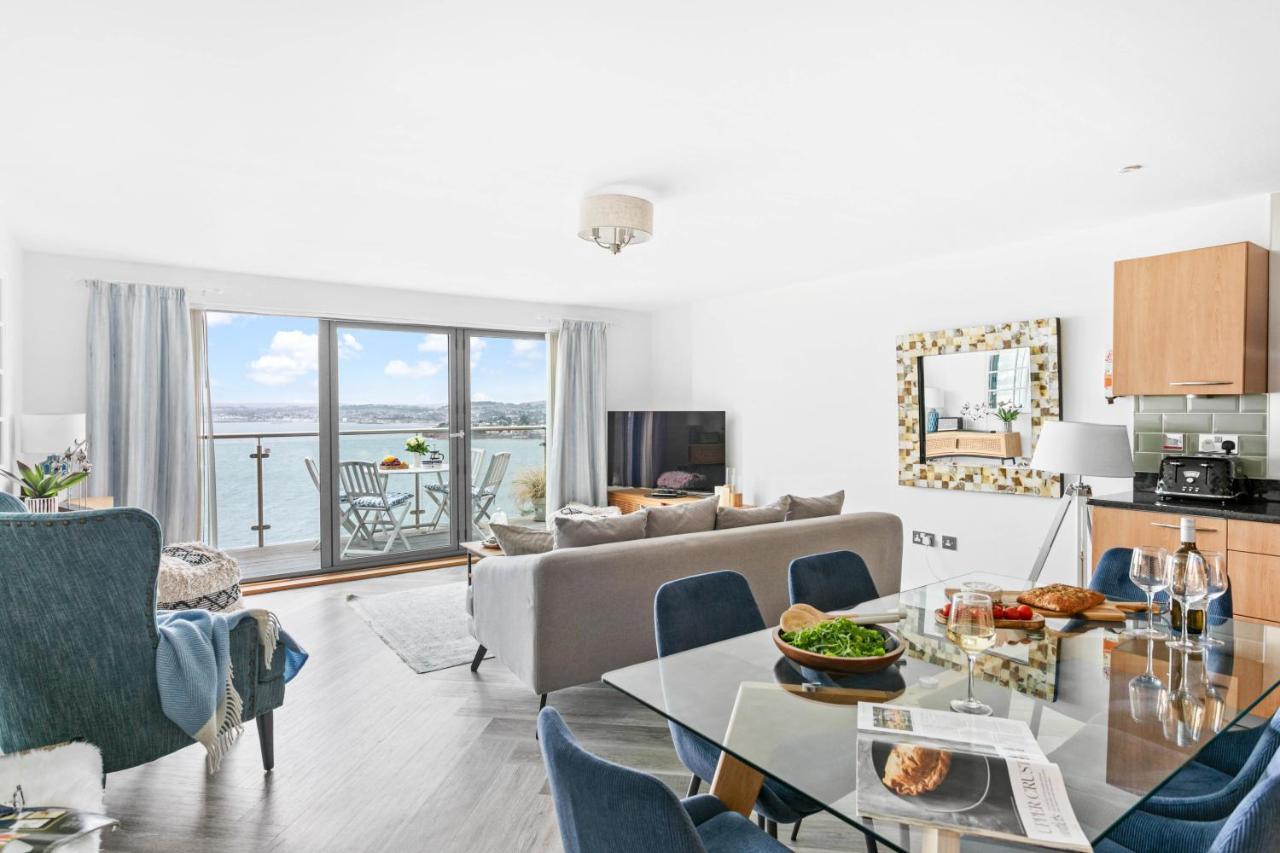 A7 Masts - Striking Beach Bolthole Apartment With Beautiful Sea Views Private Balcony & Parking Torquay Kültér fotó