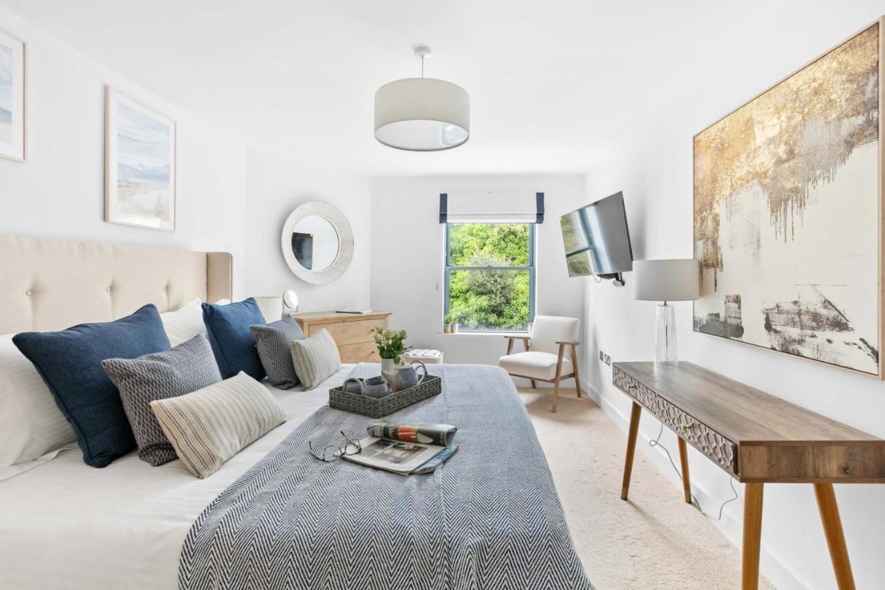 A7 Masts - Striking Beach Bolthole Apartment With Beautiful Sea Views Private Balcony & Parking Torquay Kültér fotó