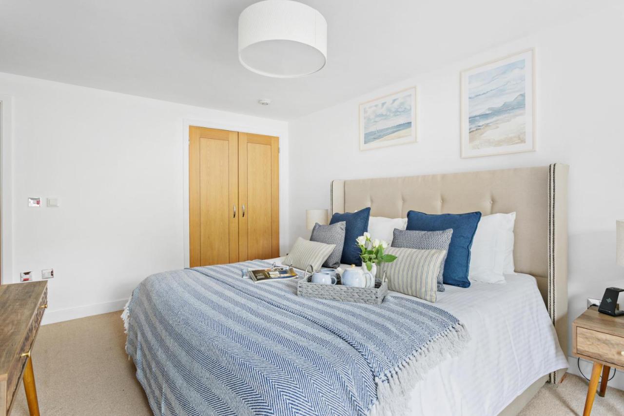 A7 Masts - Striking Beach Bolthole Apartment With Beautiful Sea Views Private Balcony & Parking Torquay Kültér fotó