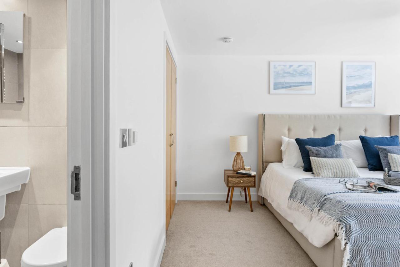 A7 Masts - Striking Beach Bolthole Apartment With Beautiful Sea Views Private Balcony & Parking Torquay Kültér fotó