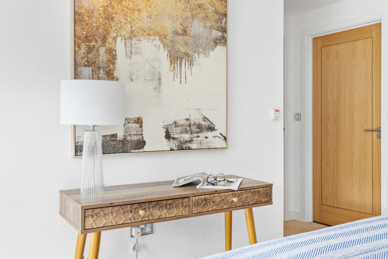 A7 Masts - Striking Beach Bolthole Apartment With Beautiful Sea Views Private Balcony & Parking Torquay Kültér fotó