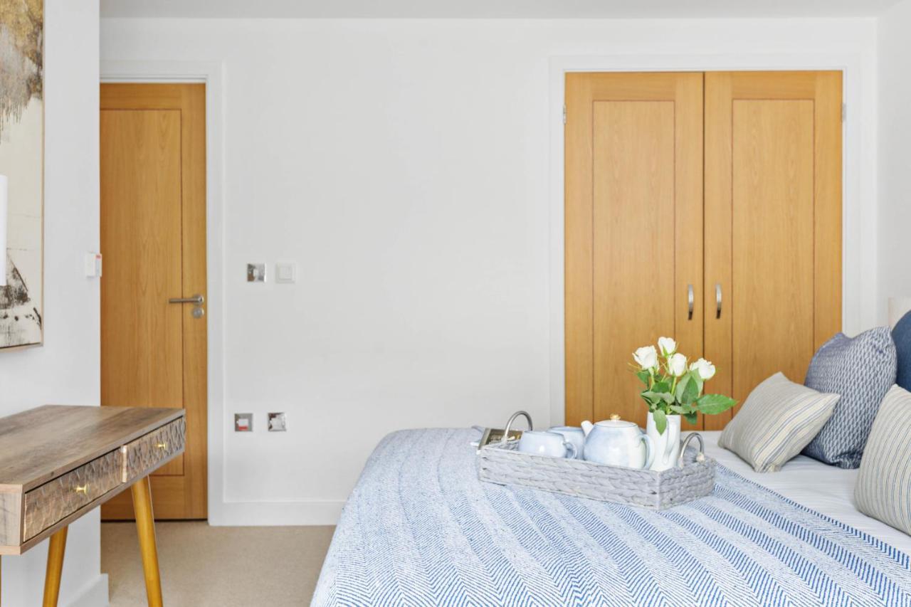 A7 Masts - Striking Beach Bolthole Apartment With Beautiful Sea Views Private Balcony & Parking Torquay Kültér fotó